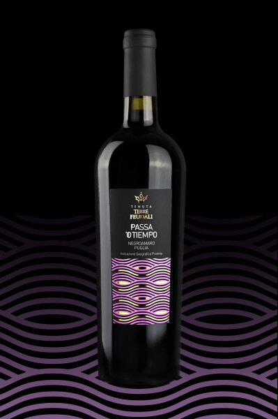 etichetta oroenero 399x600 Design etichetta vino   Tenuta Terre Feudali